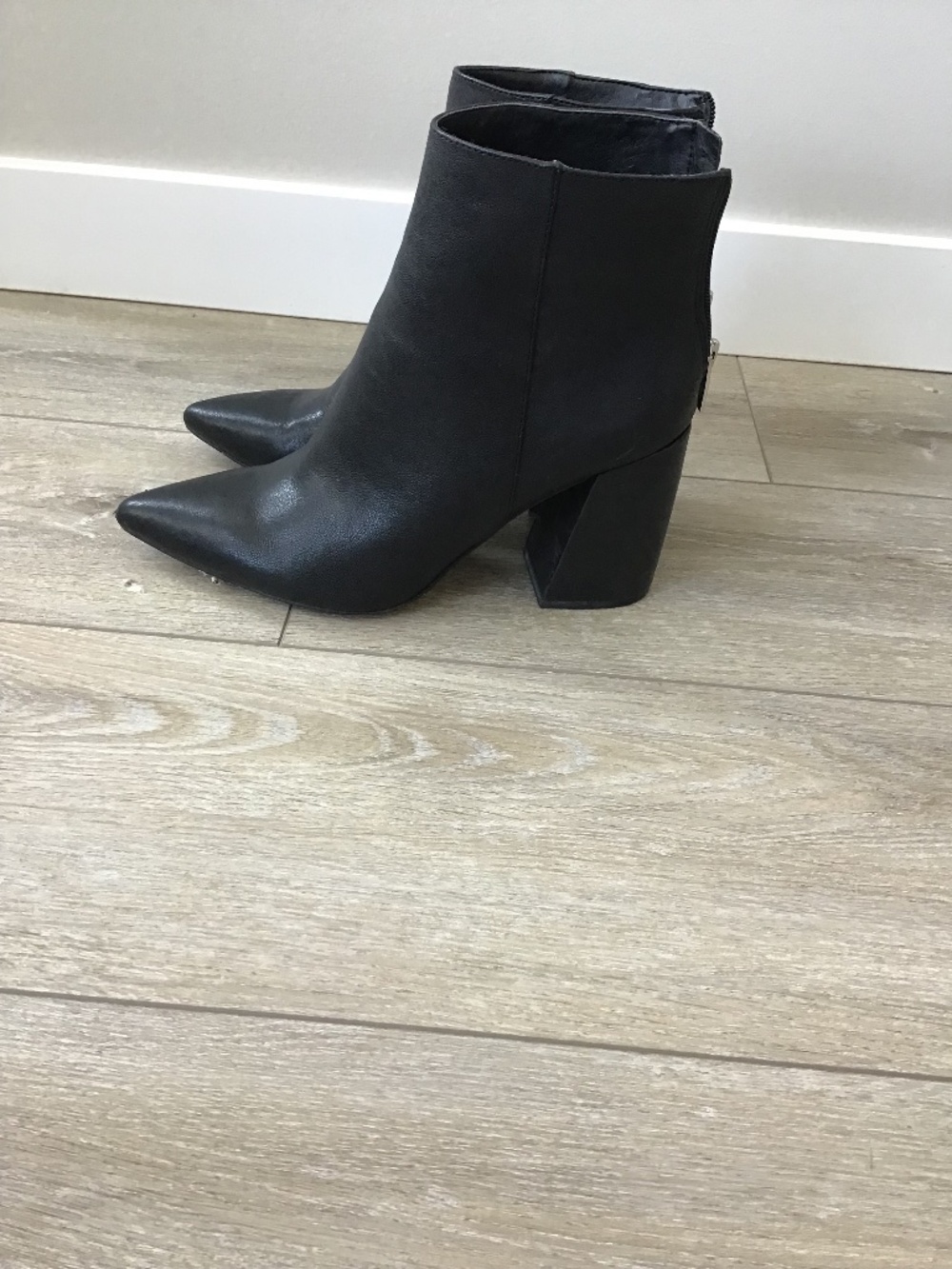 Vince Camuto leather pointed toe Black booties / ankle boots size 9